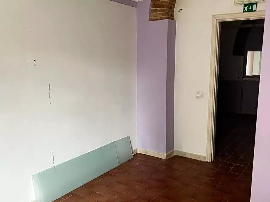 Immagine 5 di Locale commerciale in affitto  a Livorno