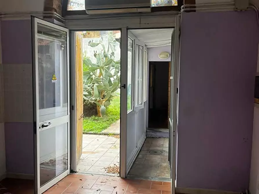 Immagine 6 di Locale commerciale in affitto  a Livorno