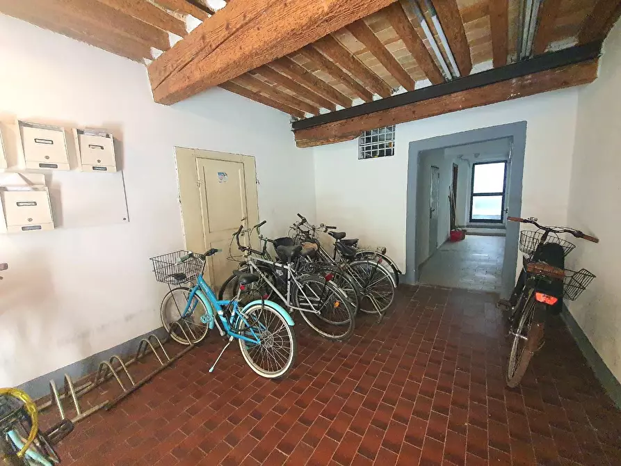 Immagine 49 di Appartamento in vendita  a Lucca