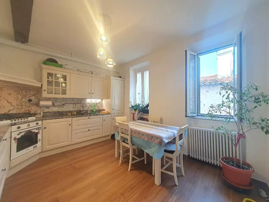 Immagine 13 di Appartamento in vendita  a Lucca