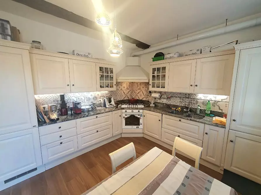 Immagine 15 di Appartamento in vendita  a Lucca