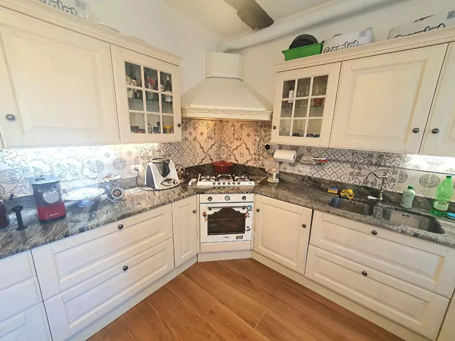 Immagine 19 di Appartamento in vendita  a Lucca