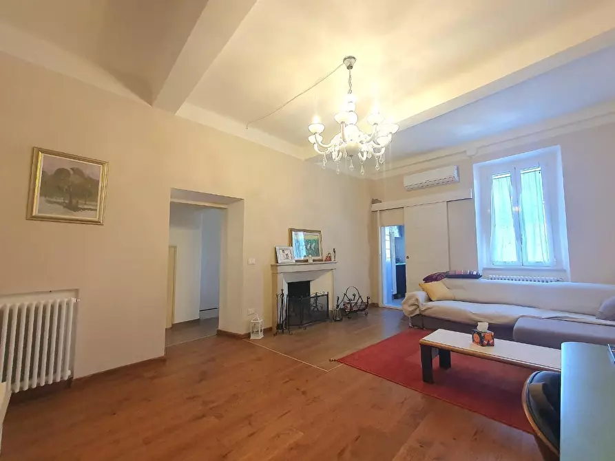 Immagine 3 di Appartamento in vendita  a Lucca