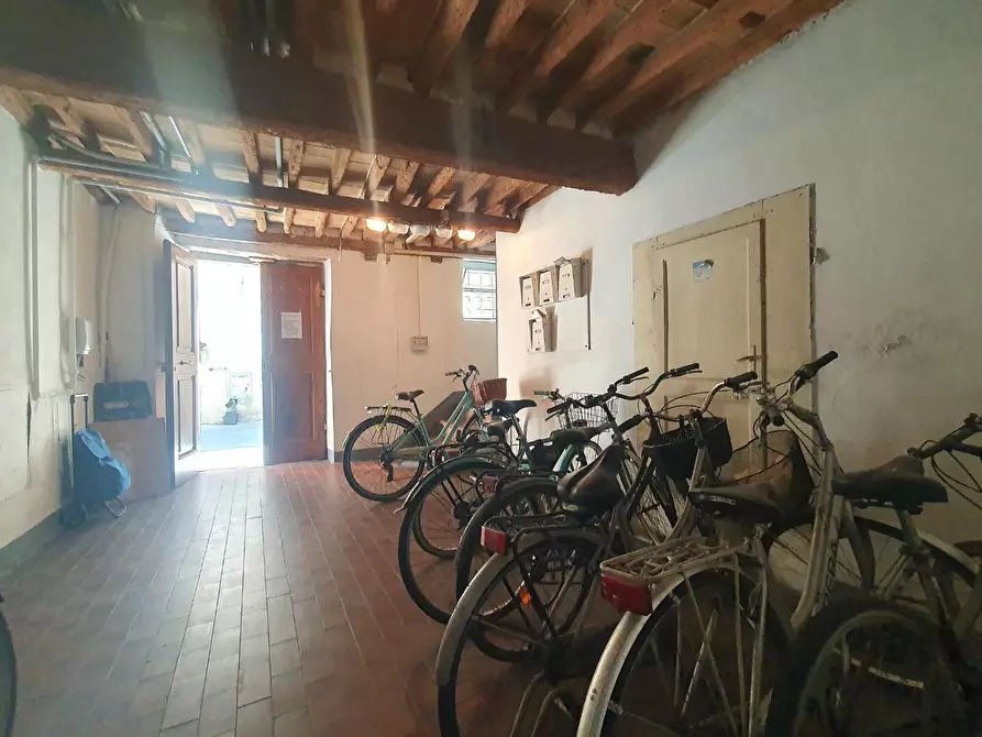 Immagine 48 di Appartamento in vendita  a Lucca
