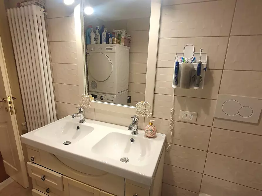 Immagine 30 di Appartamento in vendita  a Lucca