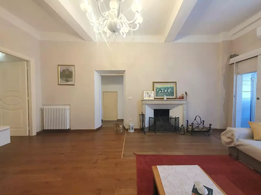 Immagine 2 di Appartamento in vendita  a Lucca