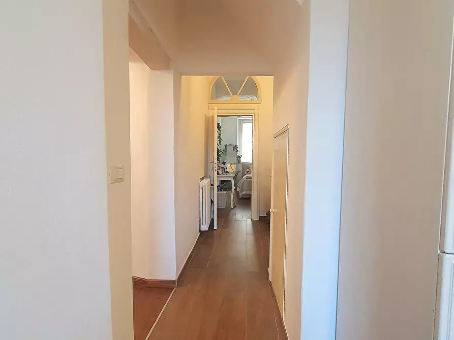 Immagine 12 di Appartamento in vendita  a Lucca