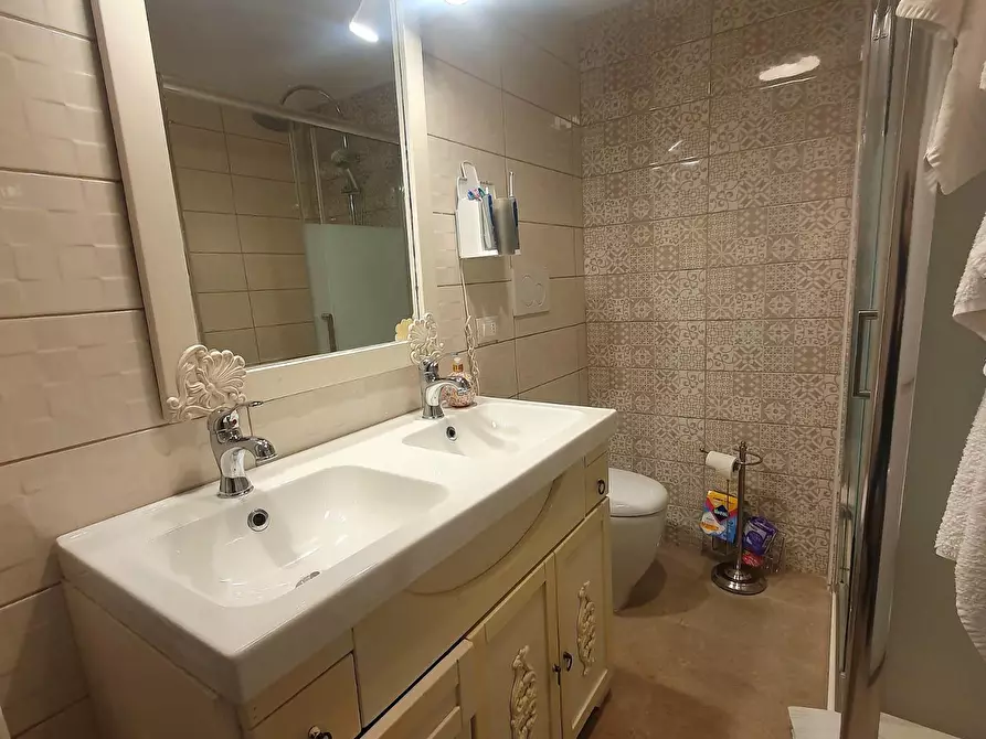 Immagine 28 di Appartamento in vendita  a Lucca