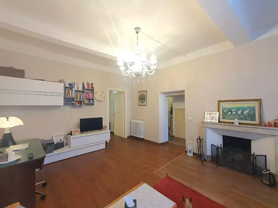 Immagine 4 di Appartamento in vendita  a Lucca