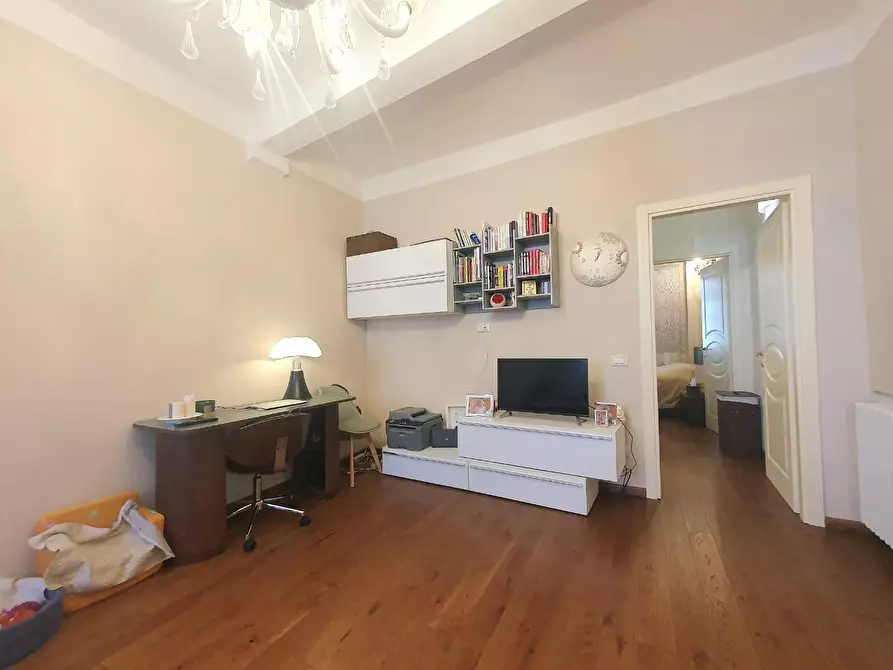 Immagine 9 di Appartamento in vendita  a Lucca