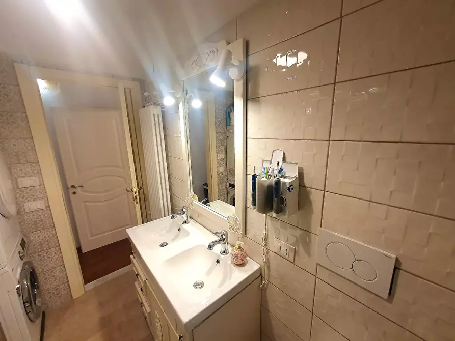 Immagine 31 di Appartamento in vendita  a Lucca