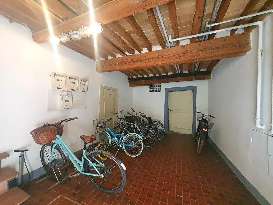 Immagine 47 di Appartamento in vendita  a Lucca