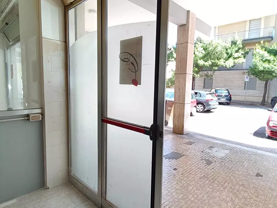 Immagine 4 di Negozio in affitto  a Lecce