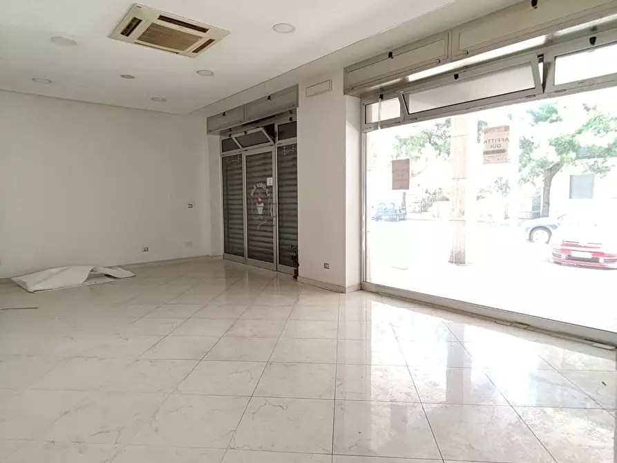 Immagine 3 di Negozio in affitto  a Lecce