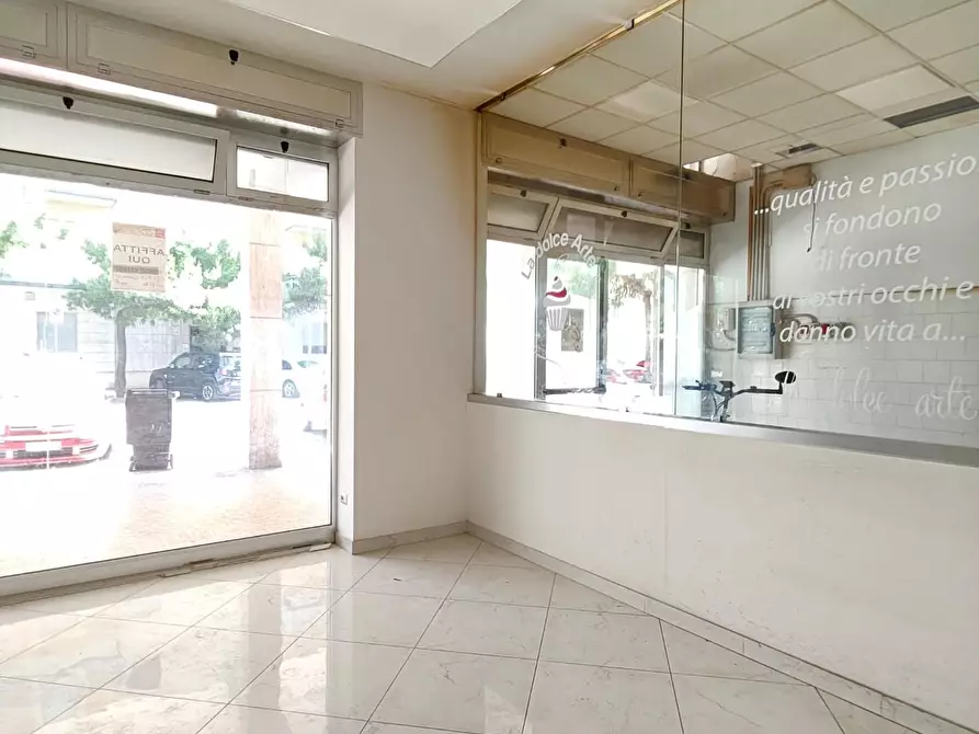 Immagine 5 di Negozio in affitto  a Lecce