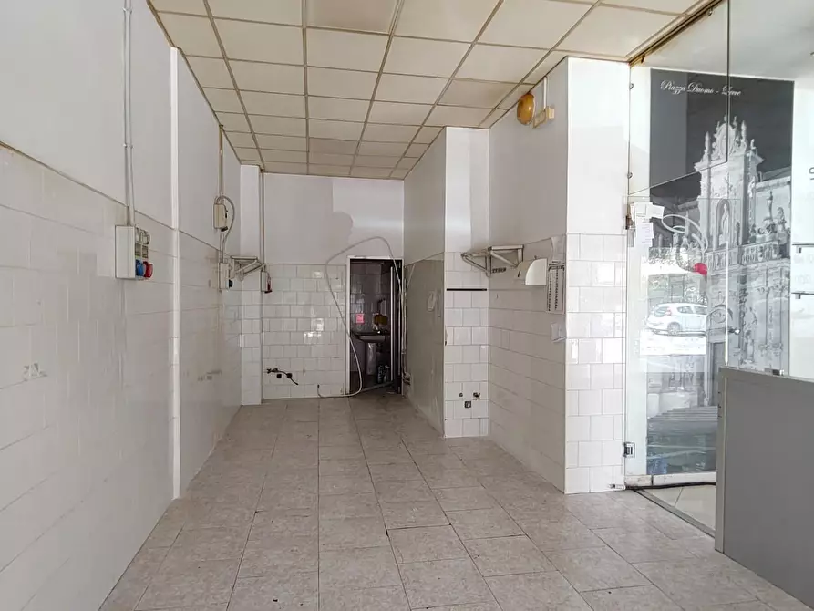 Immagine 12 di Negozio in affitto  a Lecce