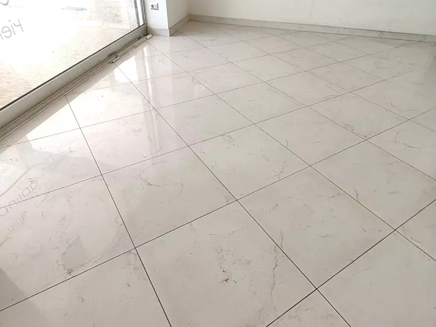 Immagine 8 di Negozio in affitto  a Lecce