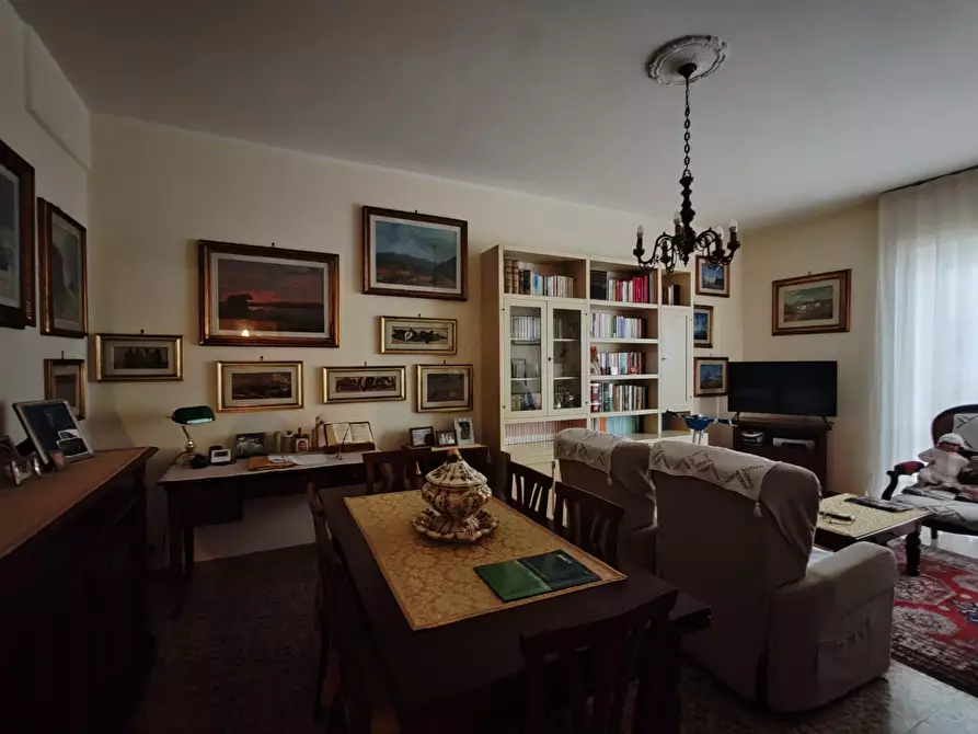 Immagine 2 di Appartamento in vendita  a Massa