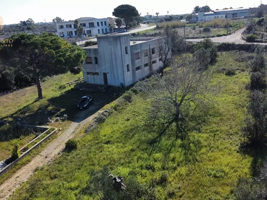 Immagine 44 di Attività artigianale in vendita  a Presicce