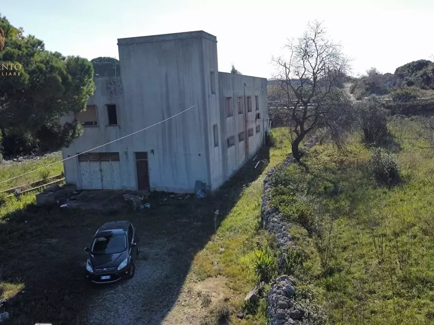 Immagine 41 di Attività artigianale in vendita  a Presicce