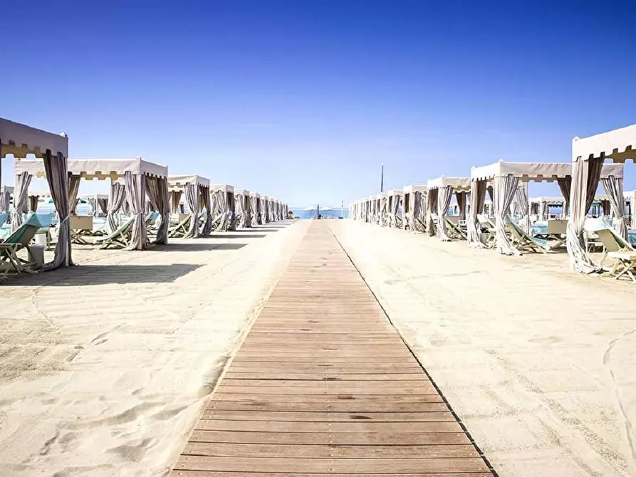 Immagine 1 di Attività commerciale in vendita  a Pietrasanta