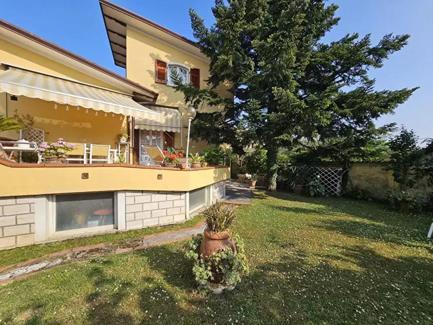 Immagine 113 di Villa in vendita  a Carrara