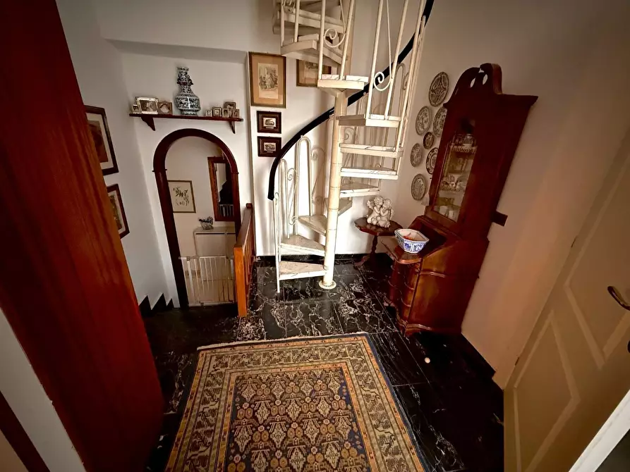 Immagine 48 di Villa in vendita  a Carrara