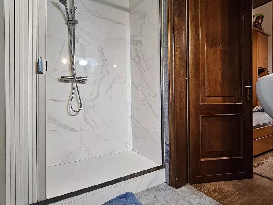 Immagine 51 di Villa in vendita  a Carrara