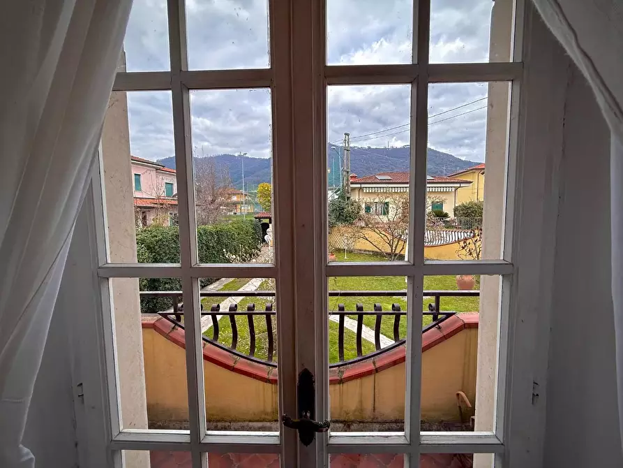 Immagine 30 di Villa in vendita  a Carrara