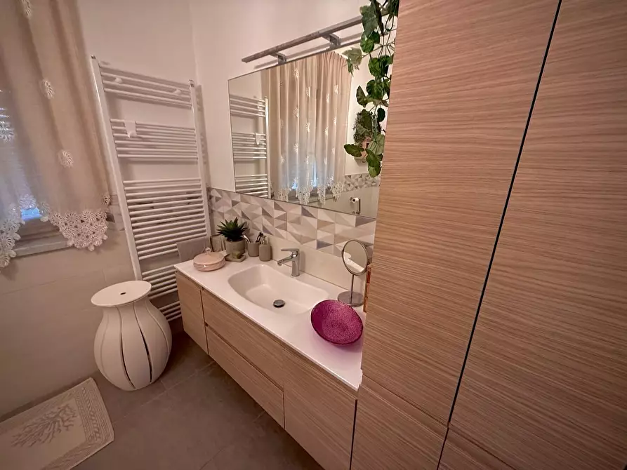 Immagine 56 di Villa in vendita  a Carrara