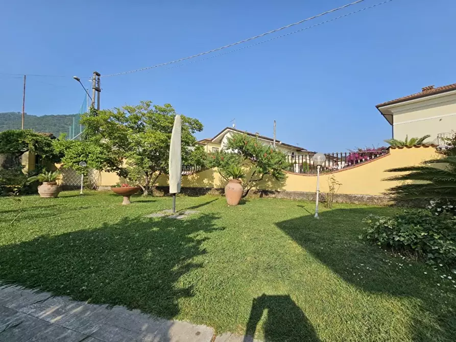 Immagine 118 di Villa in vendita  a Carrara