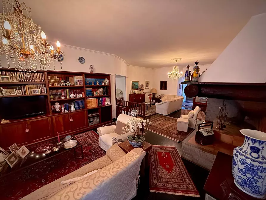 Immagine 38 di Villa in vendita  a Carrara