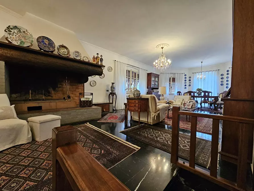 Immagine 46 di Villa in vendita  a Carrara