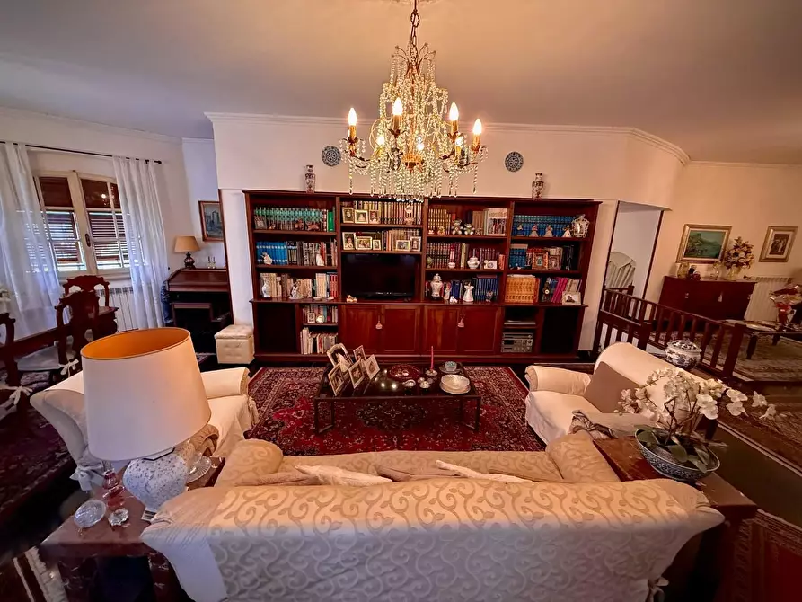 Immagine 45 di Villa in vendita  a Carrara