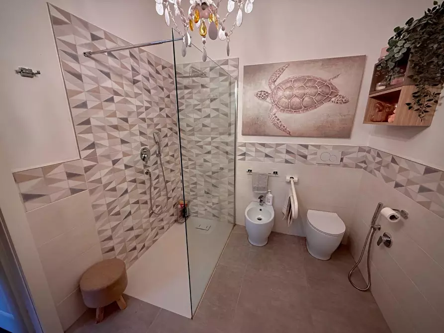 Immagine 57 di Villa in vendita  a Carrara