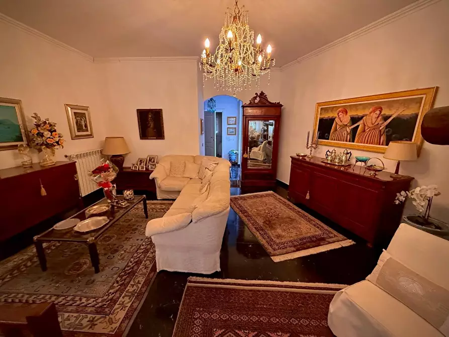 Immagine 29 di Villa in vendita  a Carrara