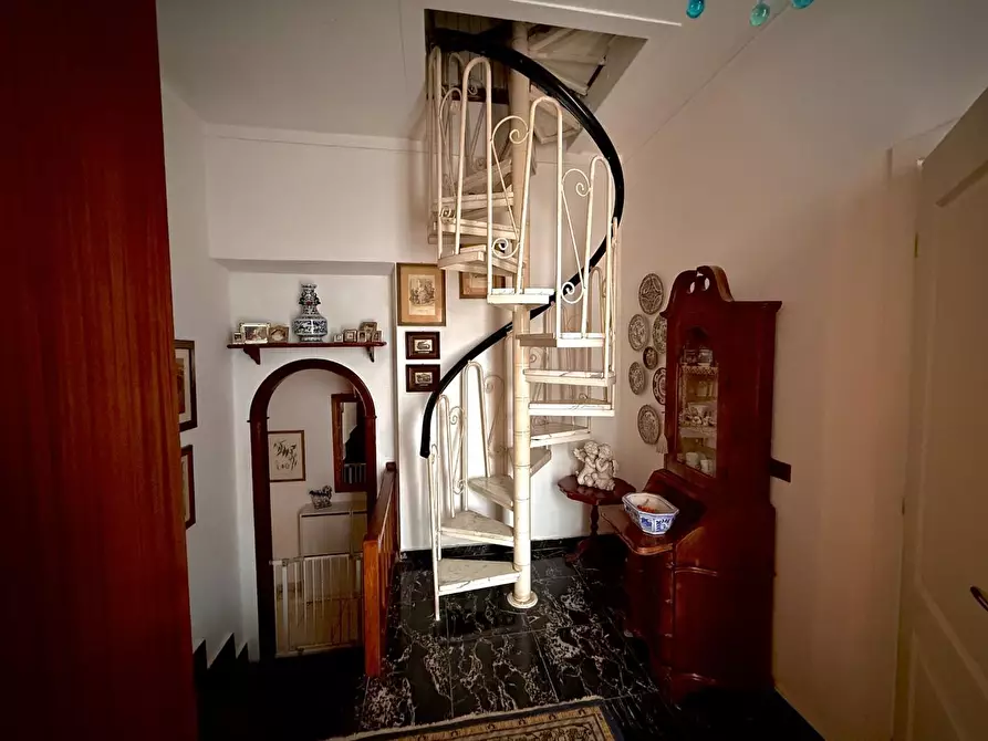 Immagine 47 di Villa in vendita  a Carrara