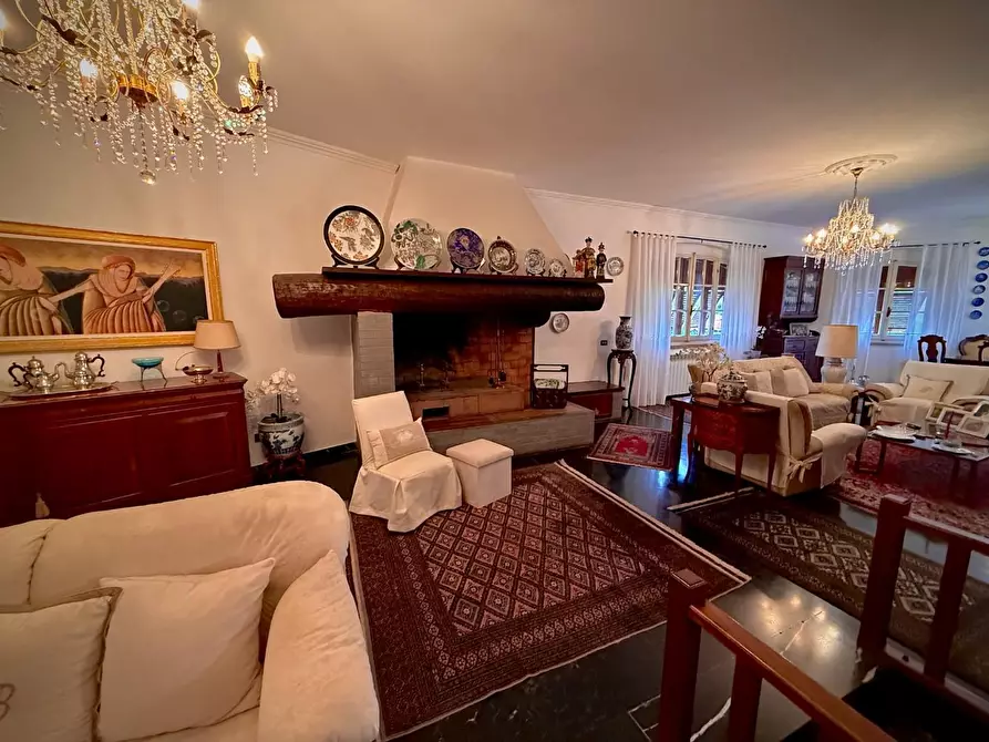 Immagine 41 di Villa in vendita  a Carrara