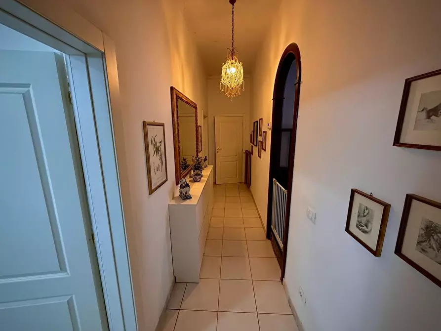Immagine 61 di Villa in vendita  a Carrara