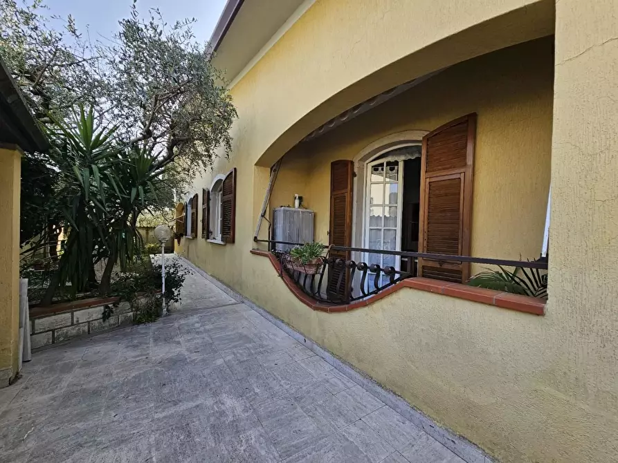 Immagine 116 di Villa in vendita  a Carrara