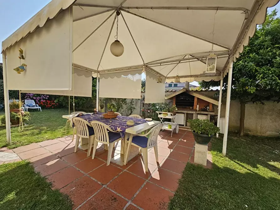 Immagine 108 di Villa in vendita  a Carrara