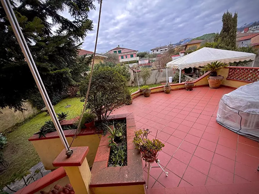 Immagine 59 di Villa in vendita  a Carrara
