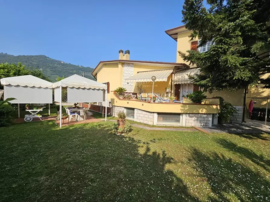 Immagine 102 di Villa in vendita  a Carrara