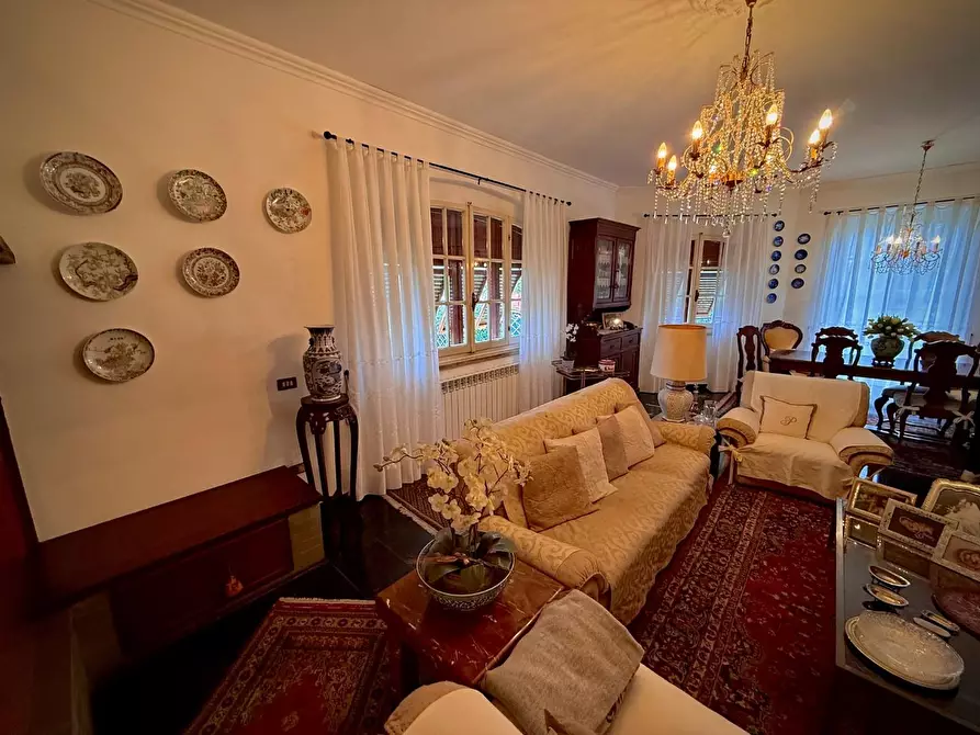 Immagine 32 di Villa in vendita  a Carrara