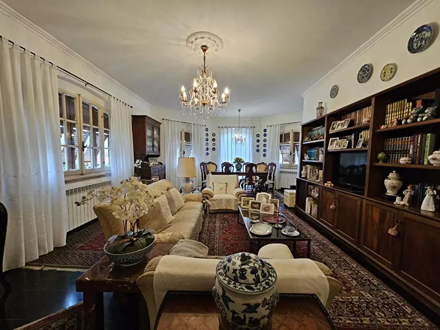 Immagine 43 di Villa in vendita  a Carrara
