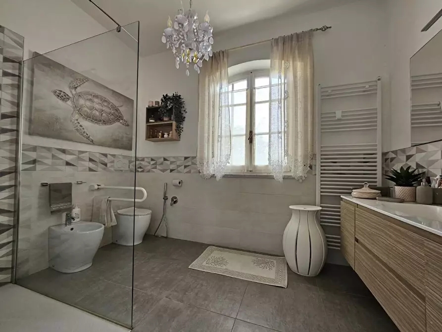 Immagine 110 di Villa in vendita  a Carrara