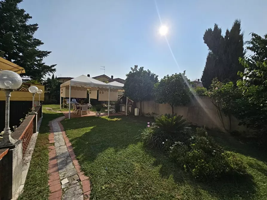 Immagine 104 di Villa in vendita  a Carrara