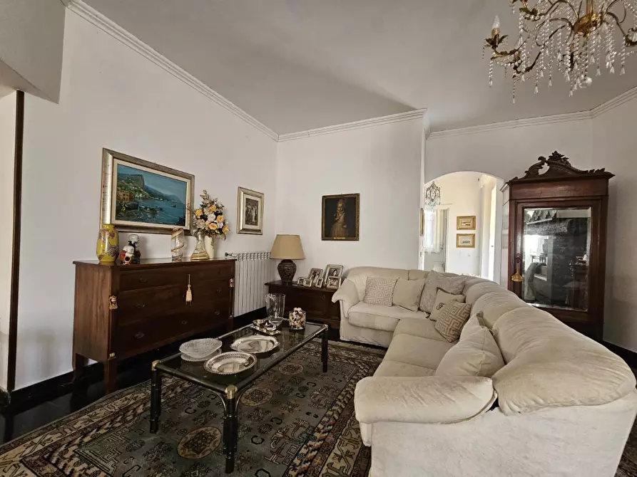 Immagine 112 di Villa in vendita  a Carrara
