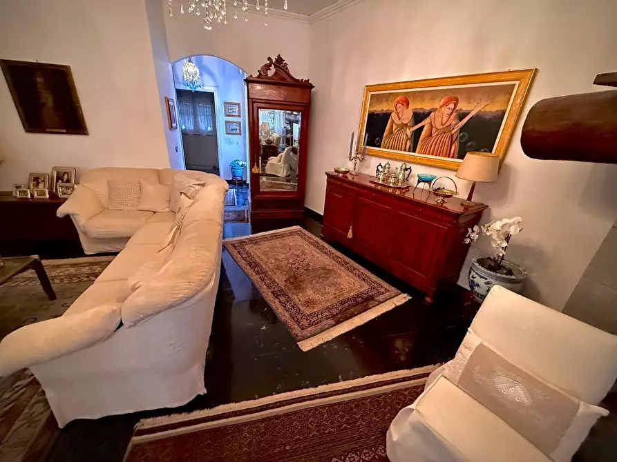 Immagine 40 di Villa in vendita  a Carrara