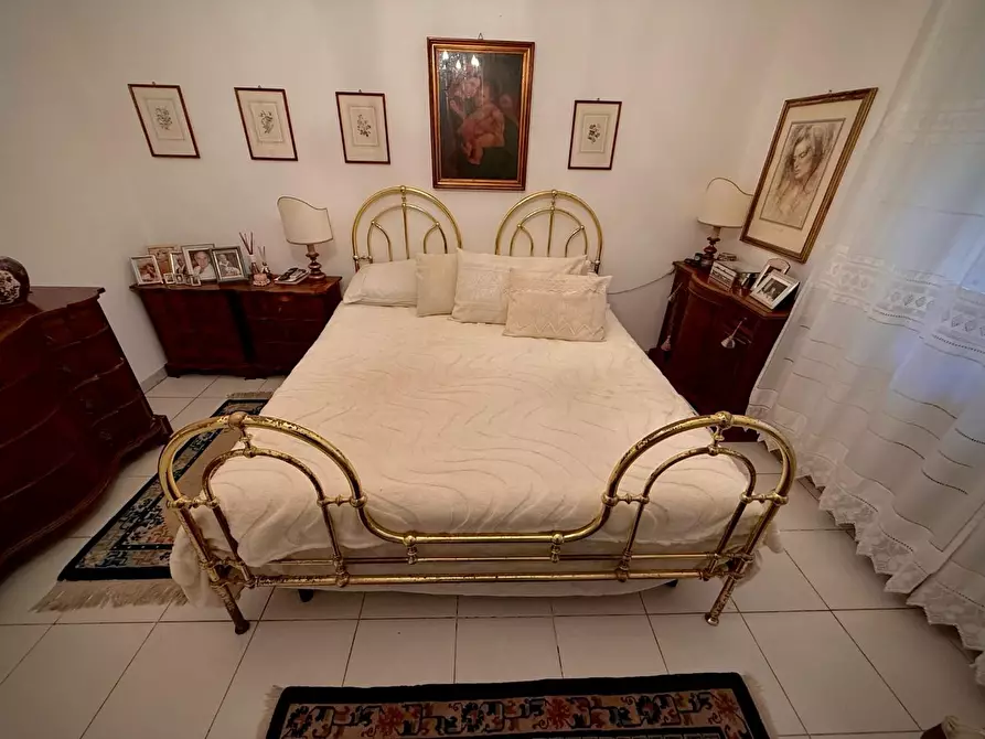 Immagine 70 di Villa in vendita  a Carrara